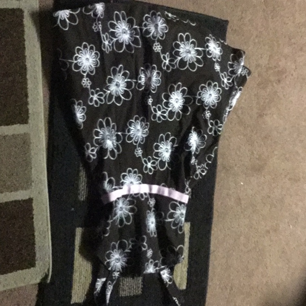 Dresses - Picture 2 of 7